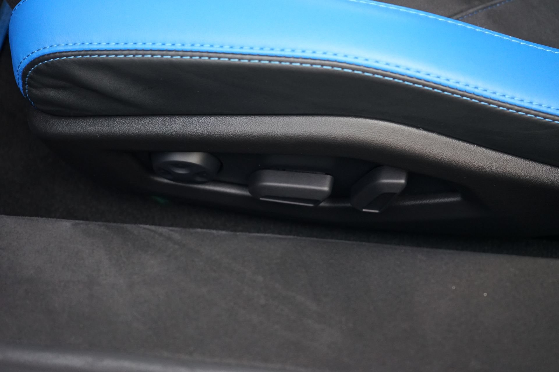 Used 2024 Lamborghini Huracan Tecnica RWD image 24
