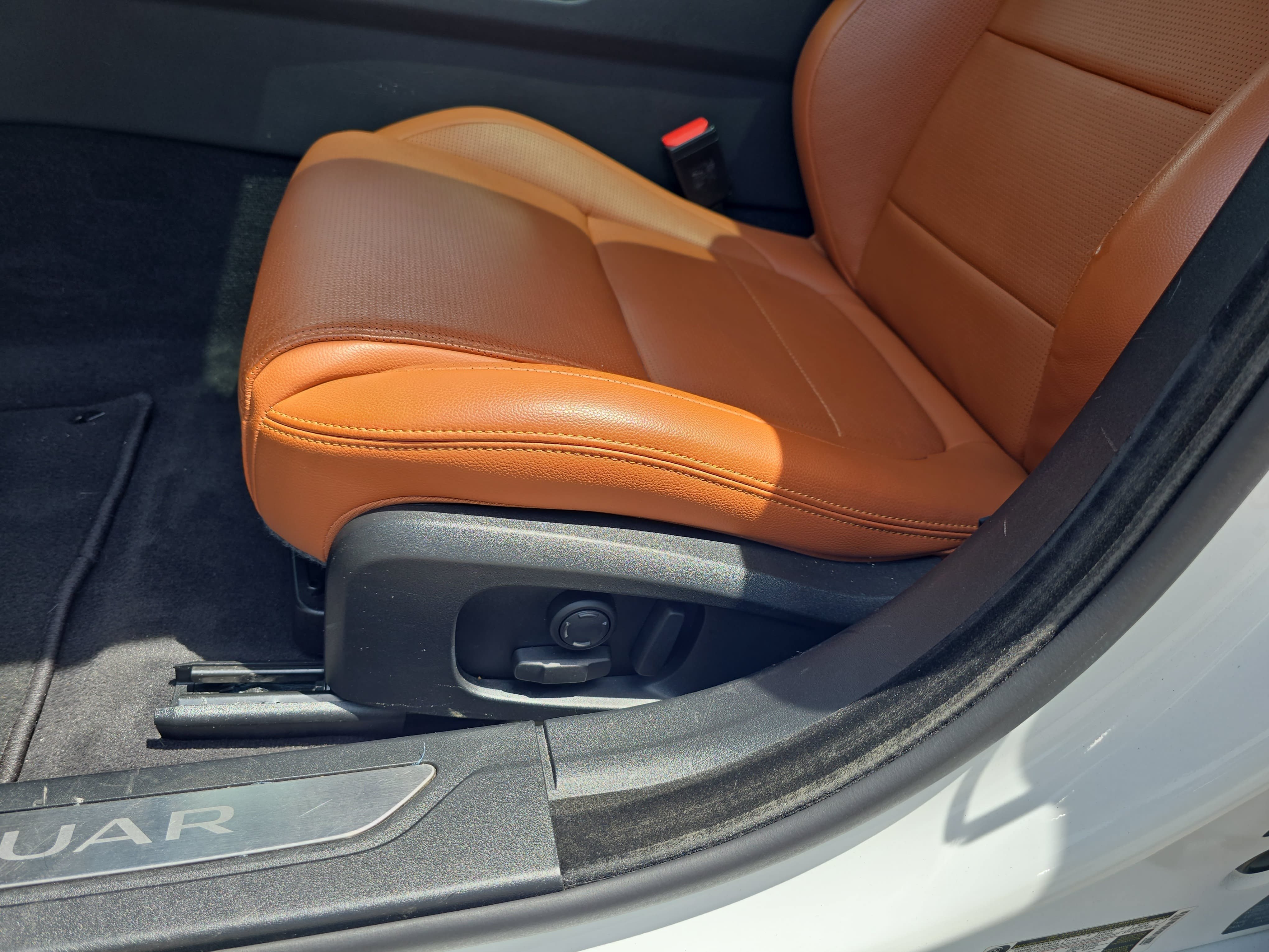 Certified 2024 Jaguar XF R-Dynamic SE RWD image 31
