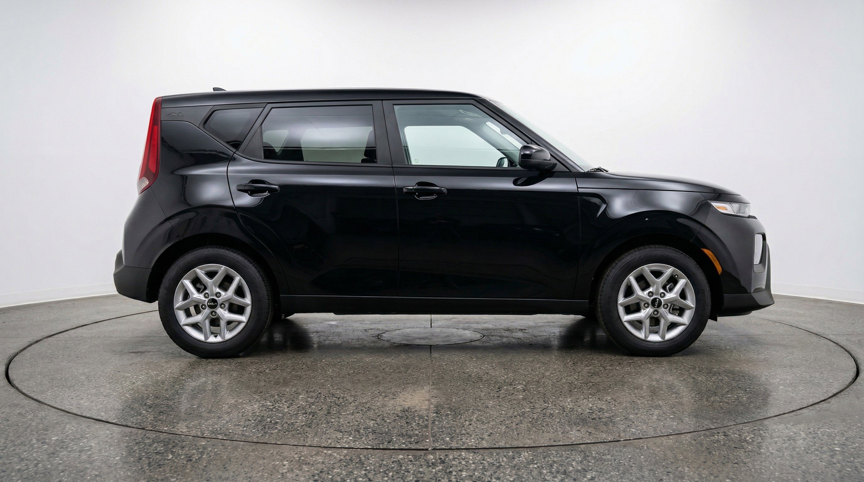 Used 2025 Kia Soul LX w/ LX Technology Package FWD image 11