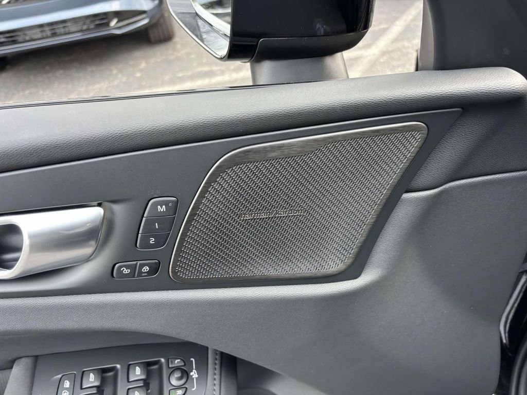 New 2026 Volvo XC60 B5 Ultra w/ Protection Package Premier image 12