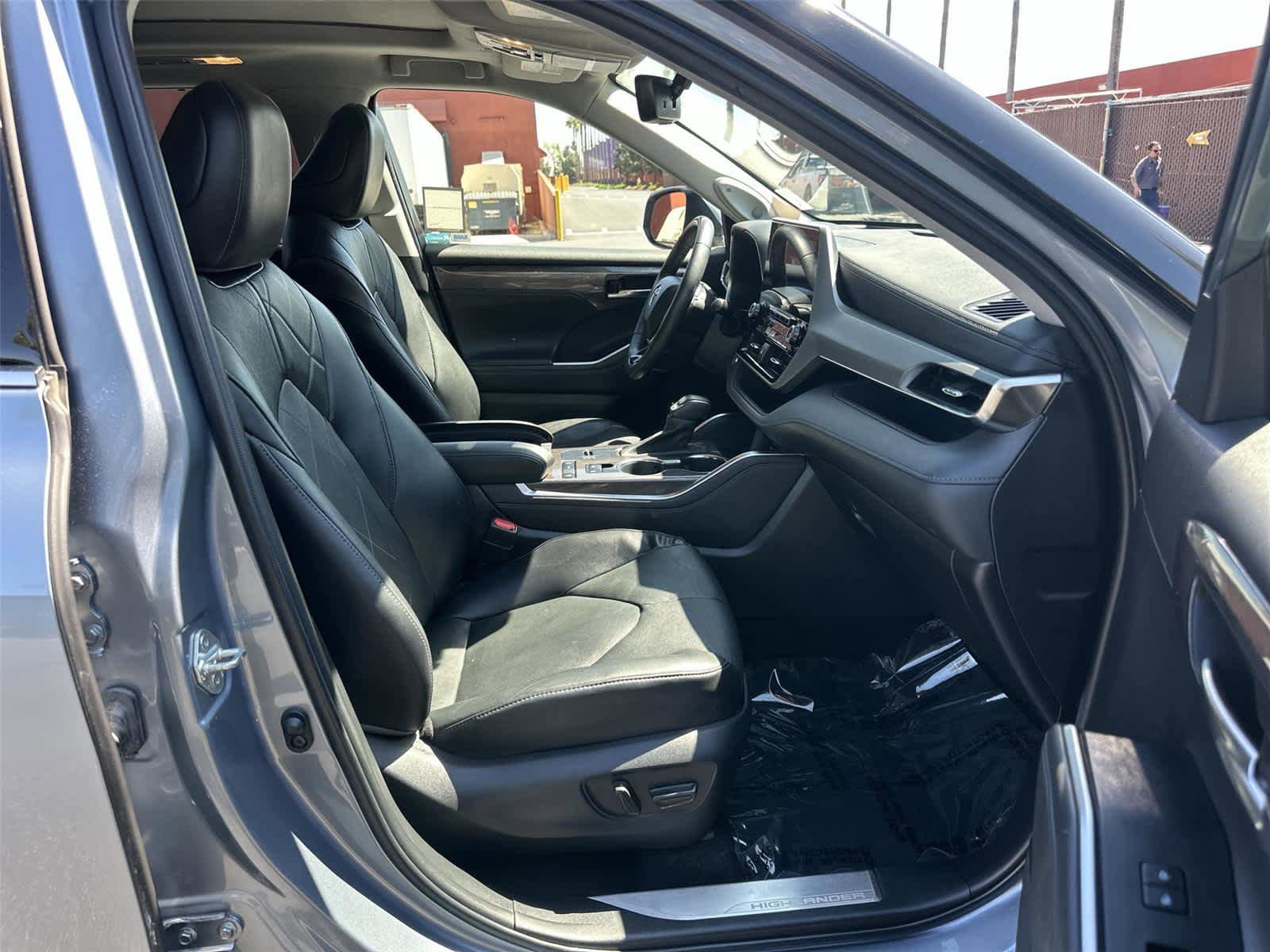 Used 2022 Toyota Highlander Platinum image 14