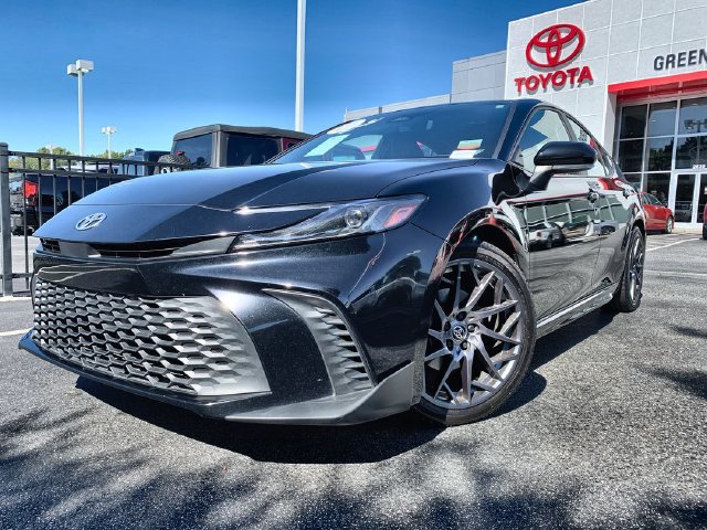 Used 2025 Toyota Camry SE w/ Convenience Package FWD image 4