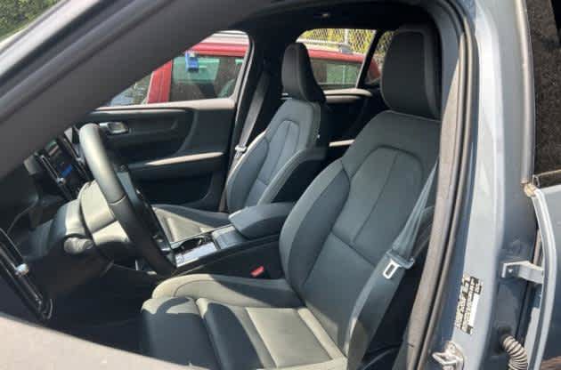 Used 2023 Volvo XC40 Recharge Plus w/ Protection Package Premier AWD/4WD image 2