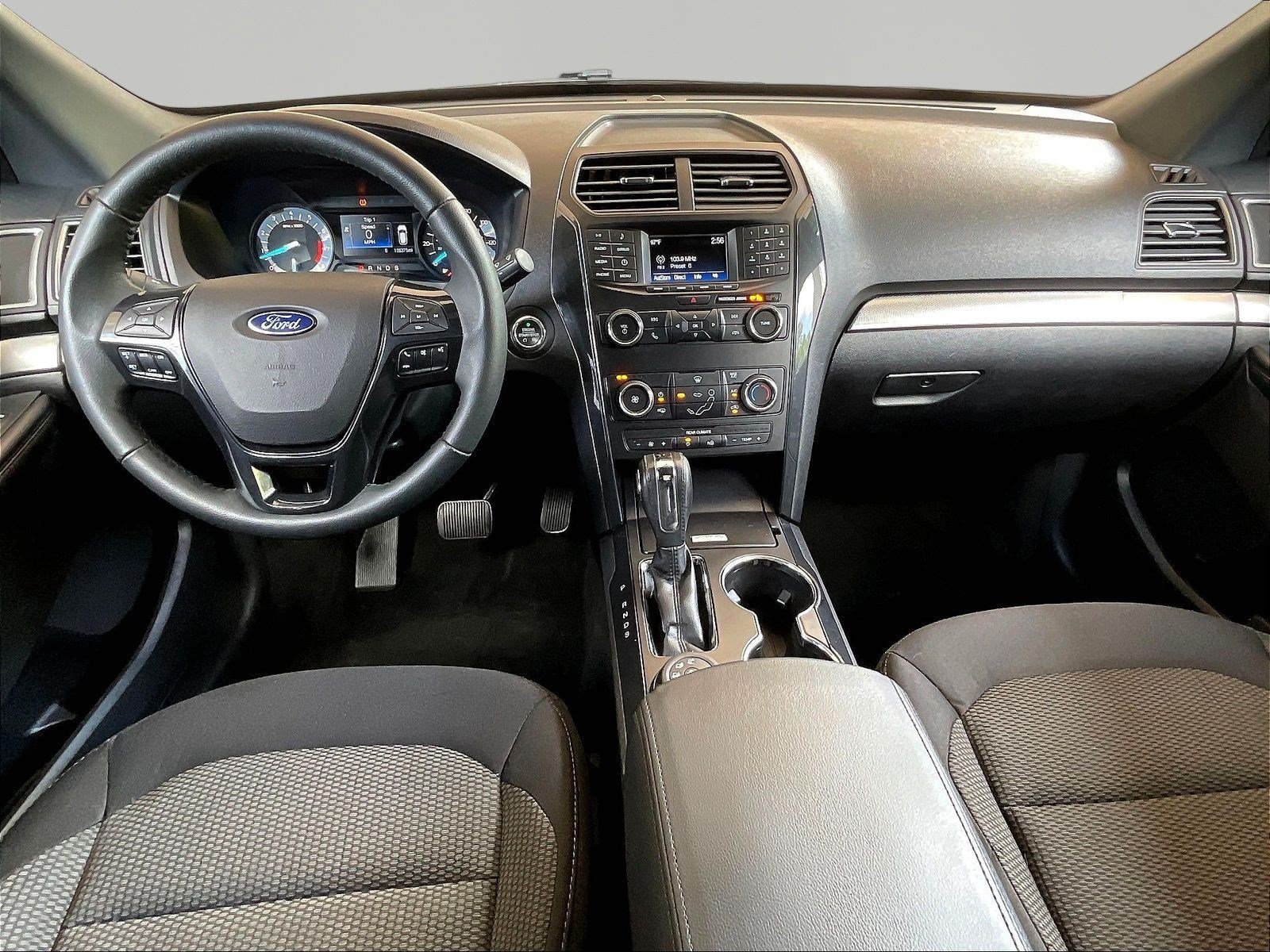 Used 2018 Ford Explorer XLT AWD/4WD image 7