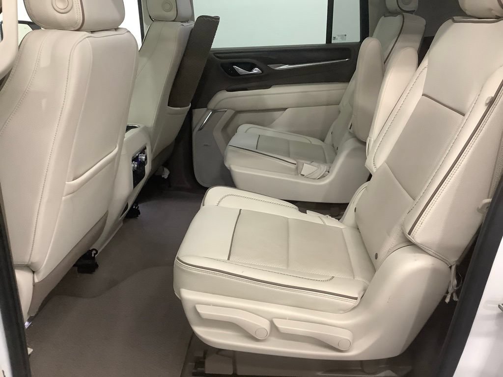 Used 2022 GMC Yukon XL Denali AWD/4WD image 6