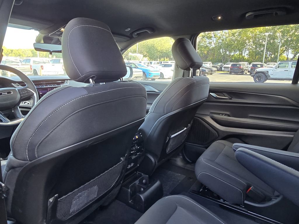 Used 2025 Jeep Grand Cherokee L Laredo w/ MOPAR Finishing Package image 9