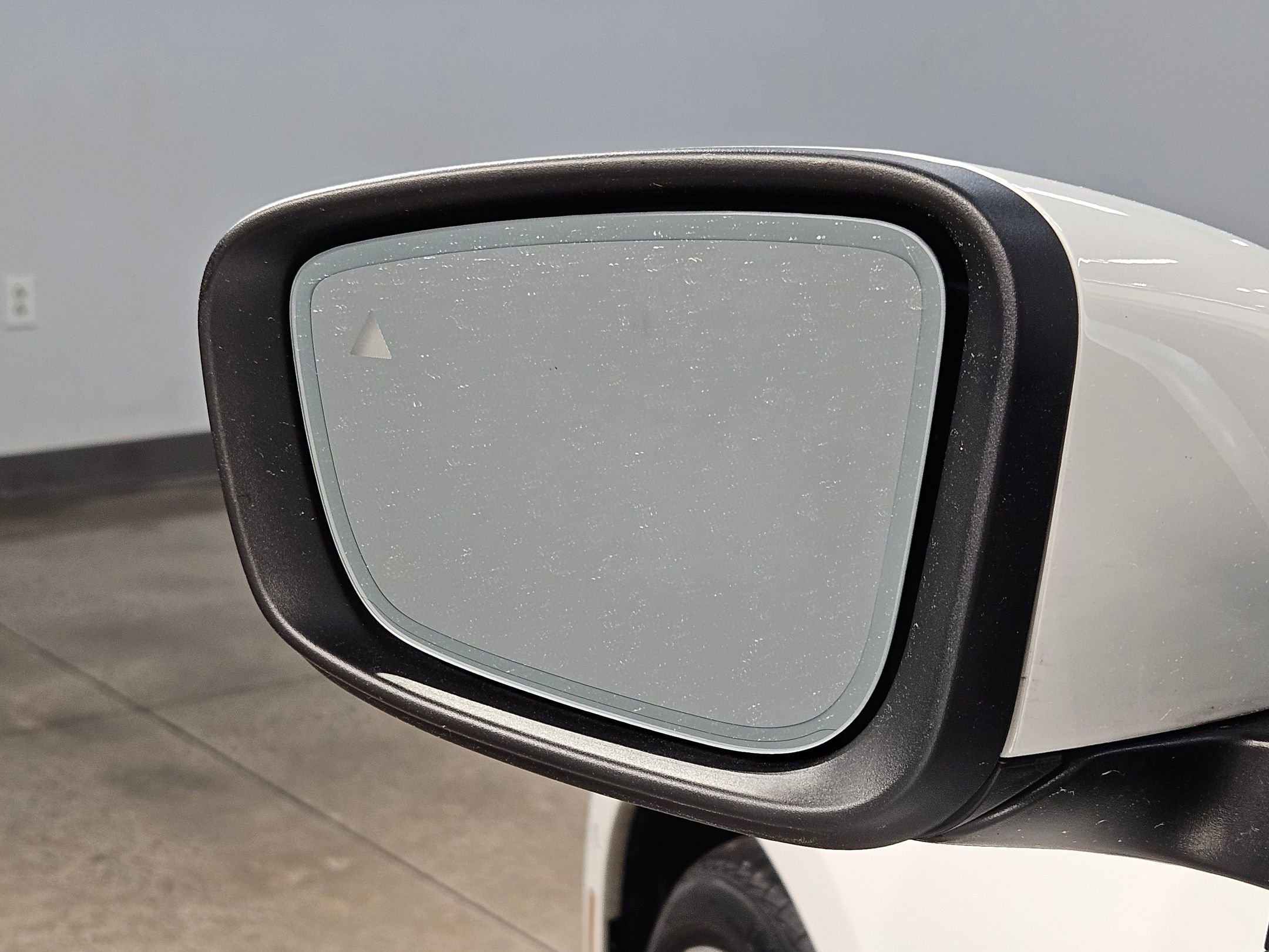 Used 2025 BMW 330i Sedan w/ Premium Package image 22