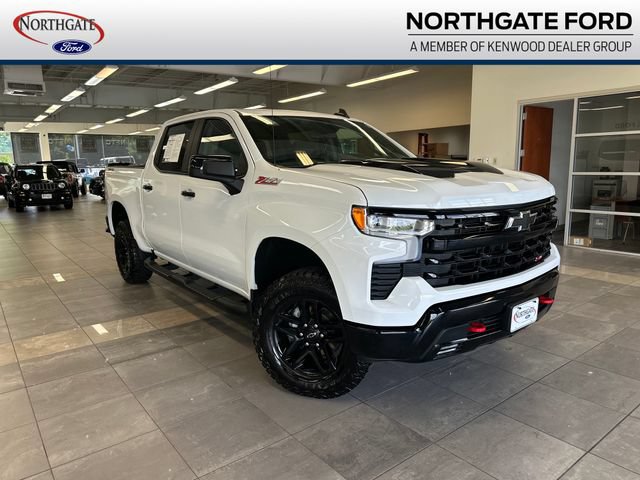 Used 2024 Chevrolet Silverado 1500 LT Trail Boss w/ Convenience Package II AWD/4WD image 1