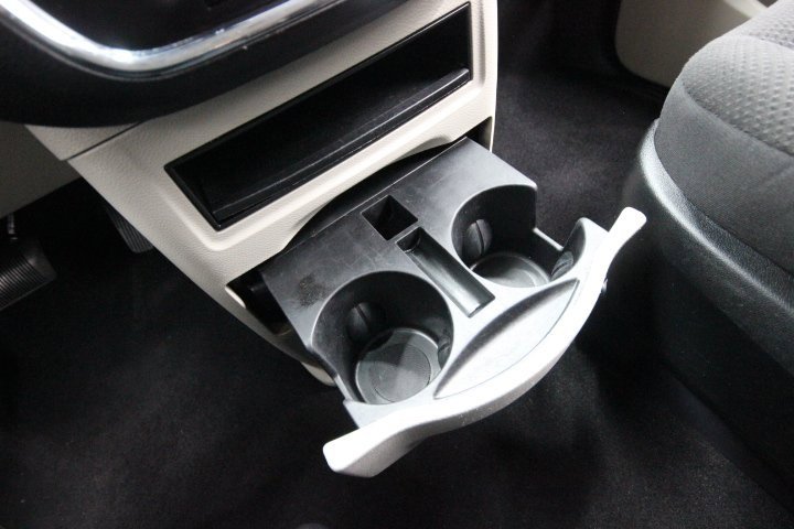 Used 2019 Dodge Grand Caravan SE w/ UConnect Hands-Free Group image 17