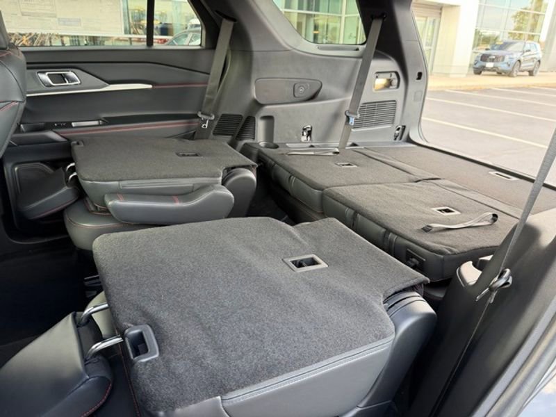 New 2026 Ford Explorer ST-Line w/ ST-Line Street Pack image 24