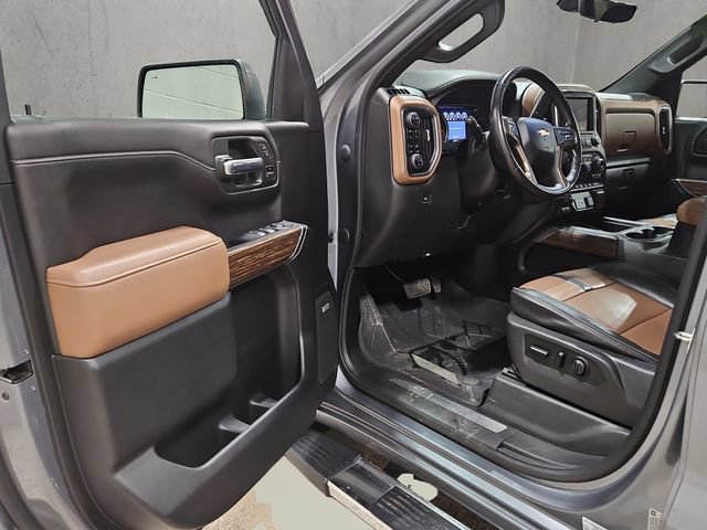 Used 2020 Chevrolet Silverado 1500 High Country w/ Technology Package AWD/4WD image 12