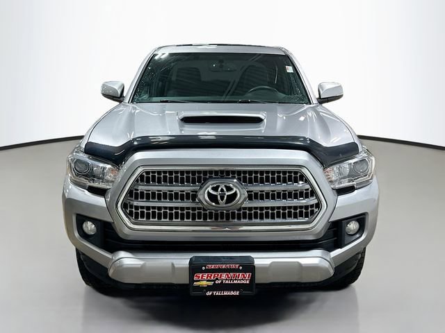 Used 2016 Toyota Tacoma TRD Sport AWD/4WD image 3