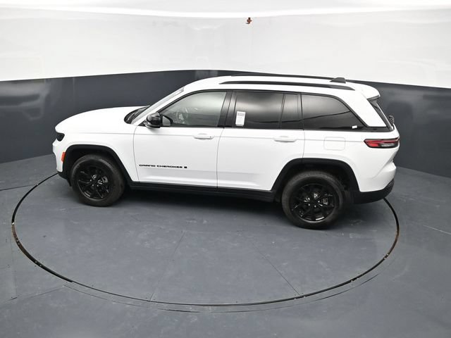 Used 2025 Jeep Grand Cherokee Altitude AWD/4WD image 37