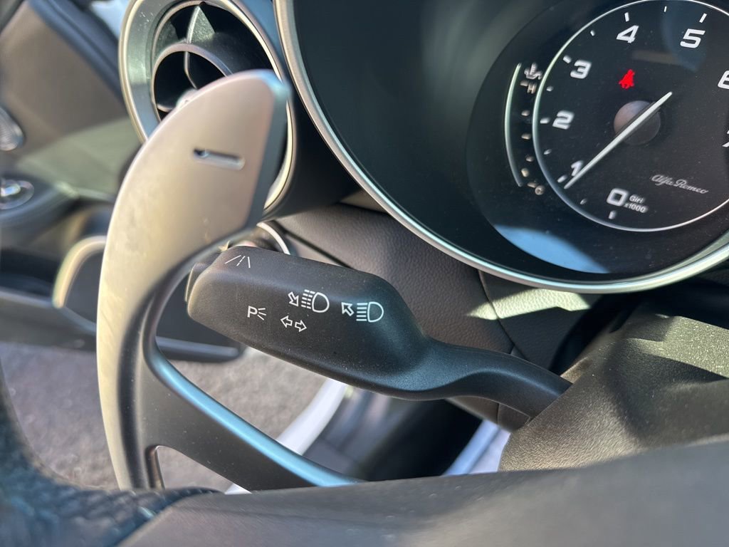 Used 2023 Alfa Romeo Giulia Veloce image 38