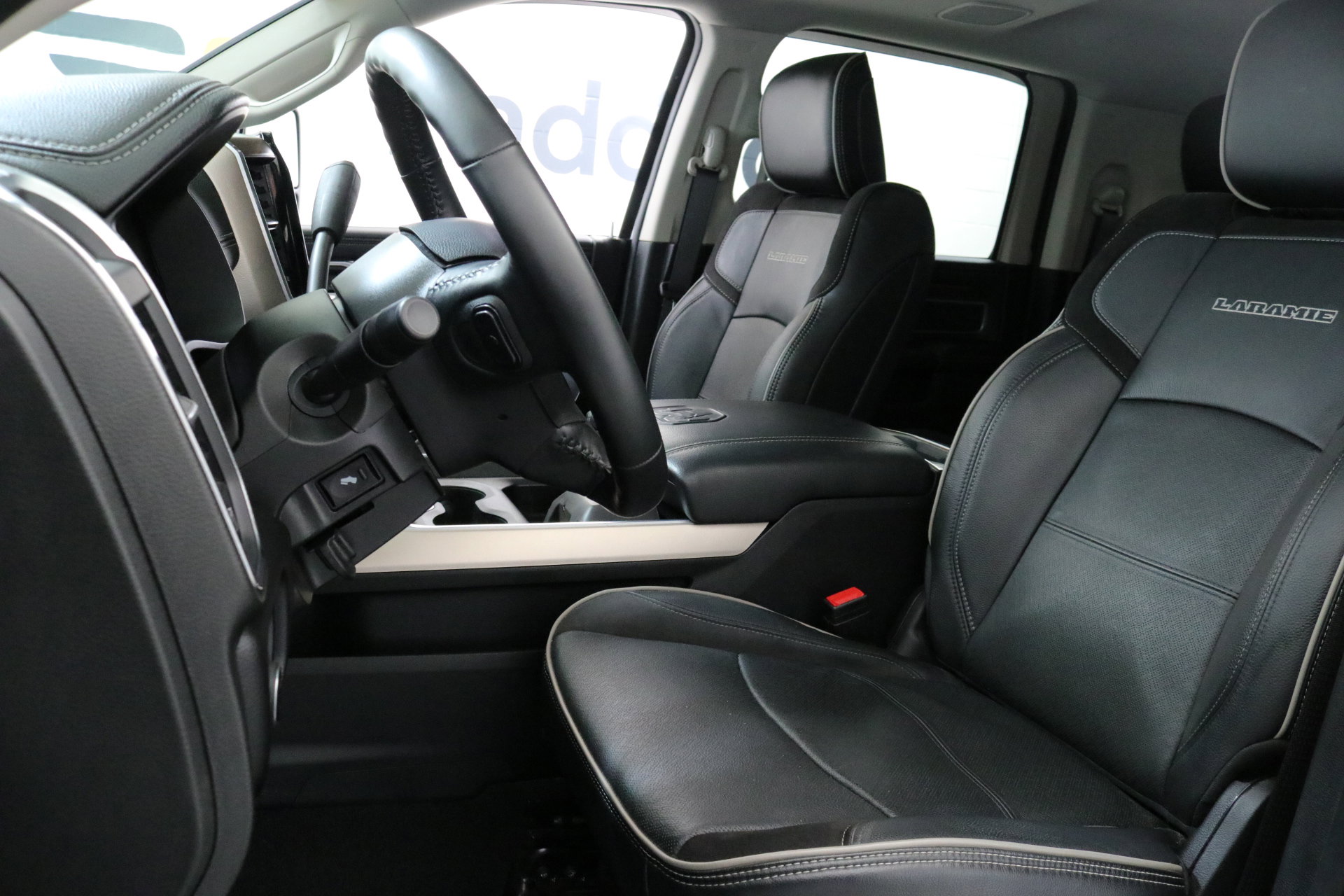 Used 2024 RAM 3500 Laramie w/ Chrome Bumper Package image 23