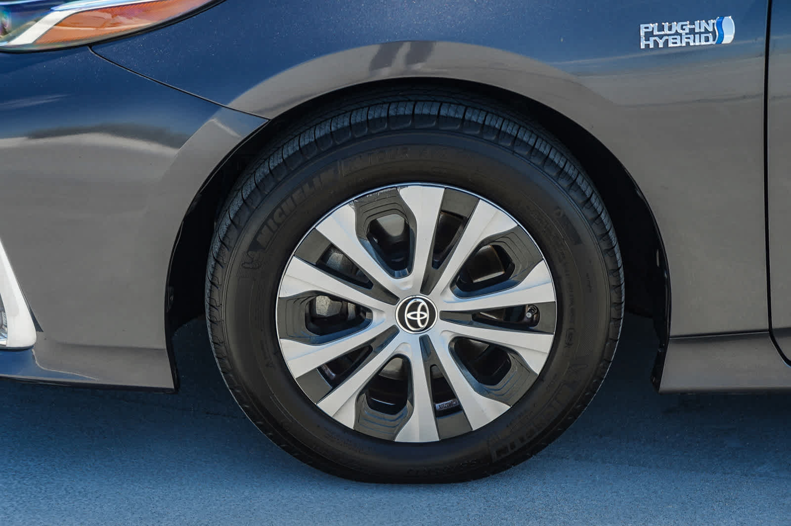 Certified 2021 Toyota Prius Prime XLE w/ Carpet Mat Package (TMS) FWD image 11