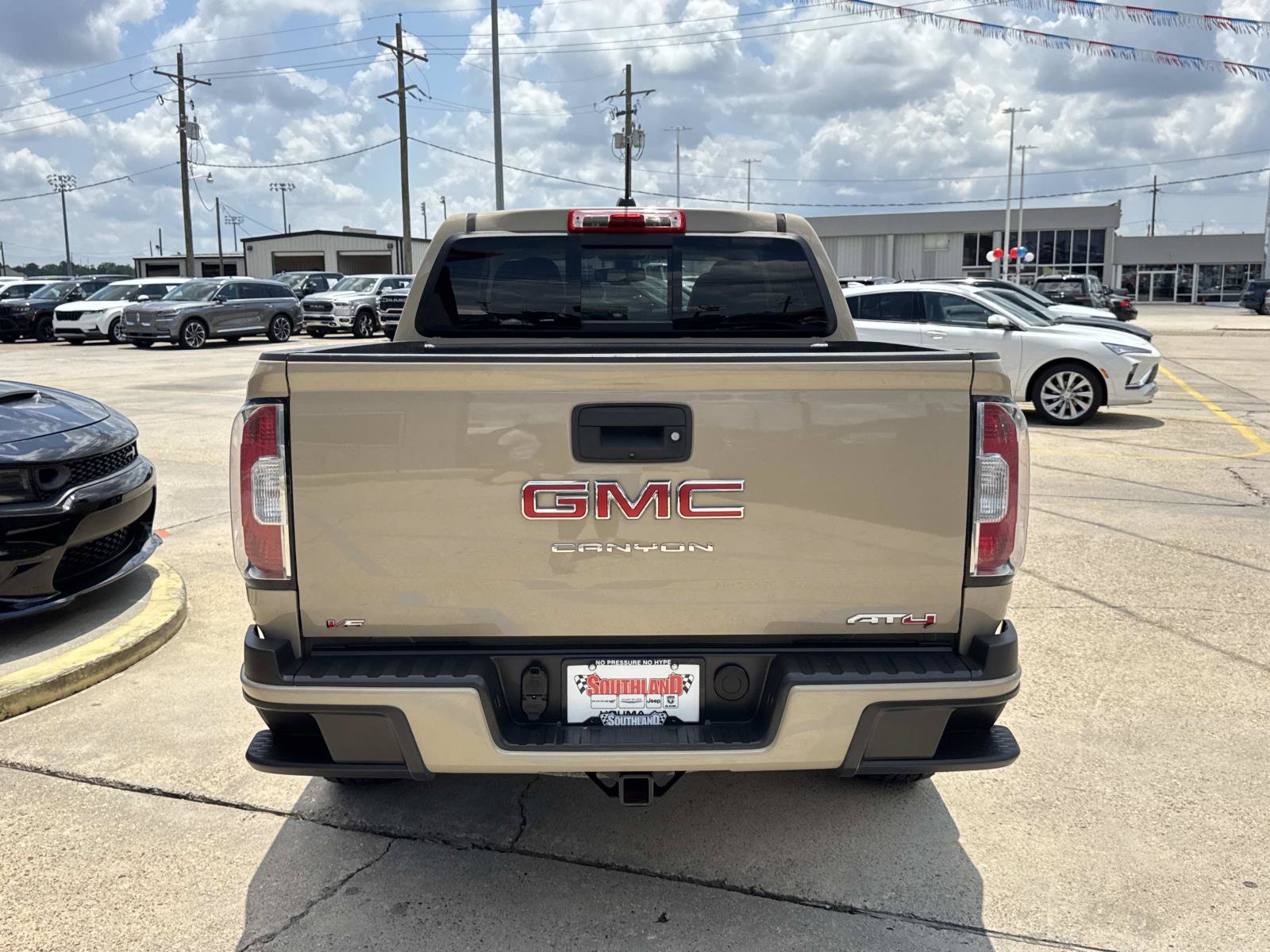 Used 2022 GMC Canyon AT4 w/ Trailering Package AWD/4WD image 6