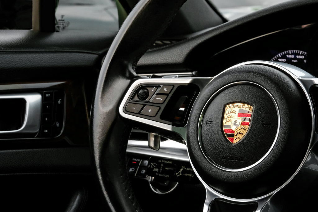 Used 2018 Porsche Panamera 4 AWD/4WD image 14