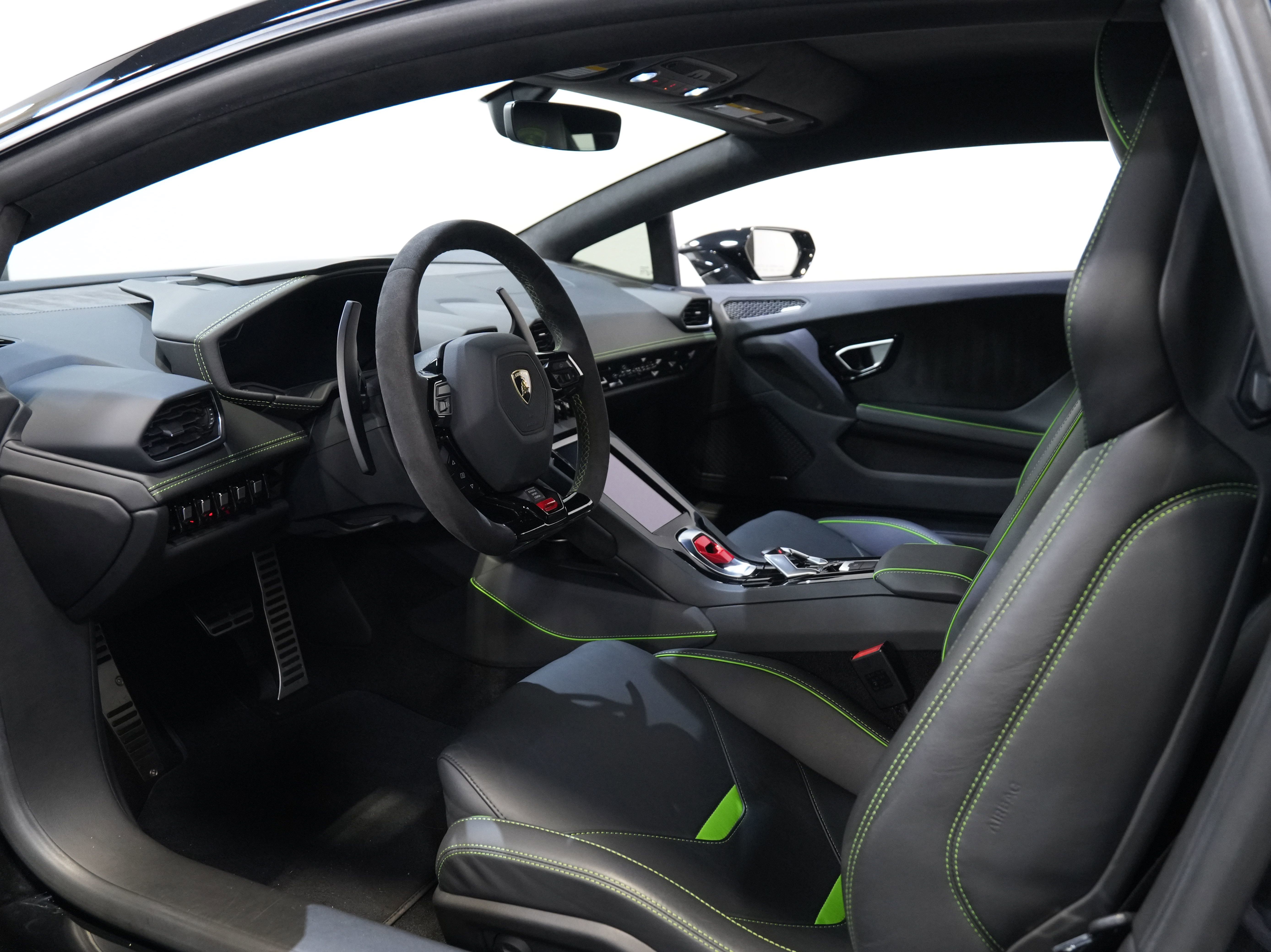 Used 2021 Lamborghini Huracan EVO image 34