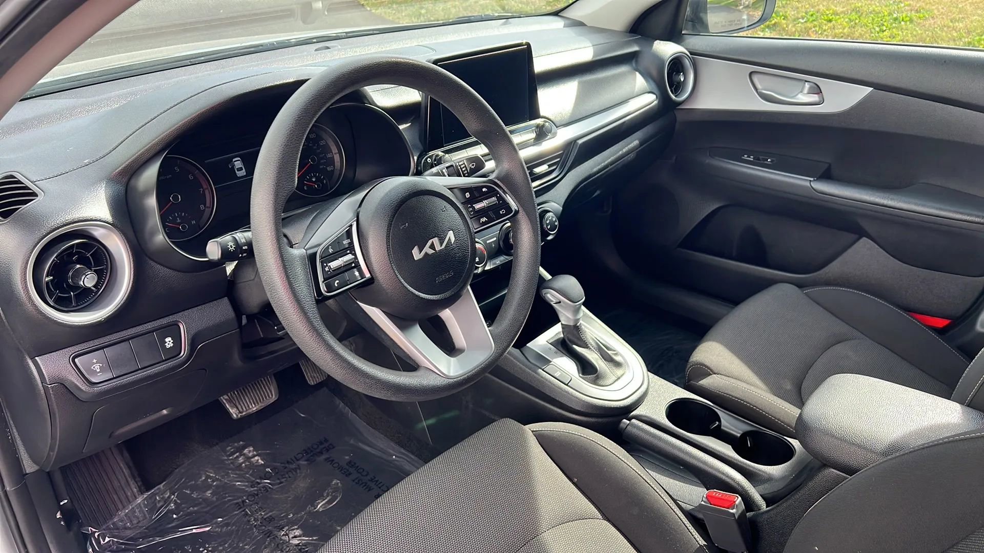 Used 2023 Kia Forte LXS image 10