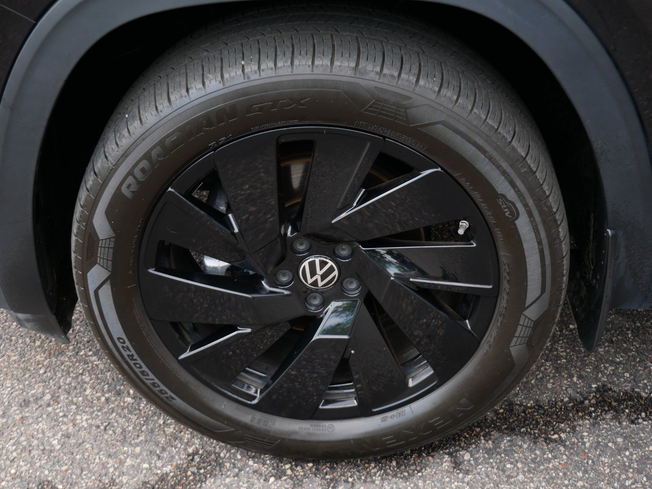 Certified 2024 Volkswagen Atlas Cross Sport SE w/ Panoramic Sunroof Package AWD/4WD image 15