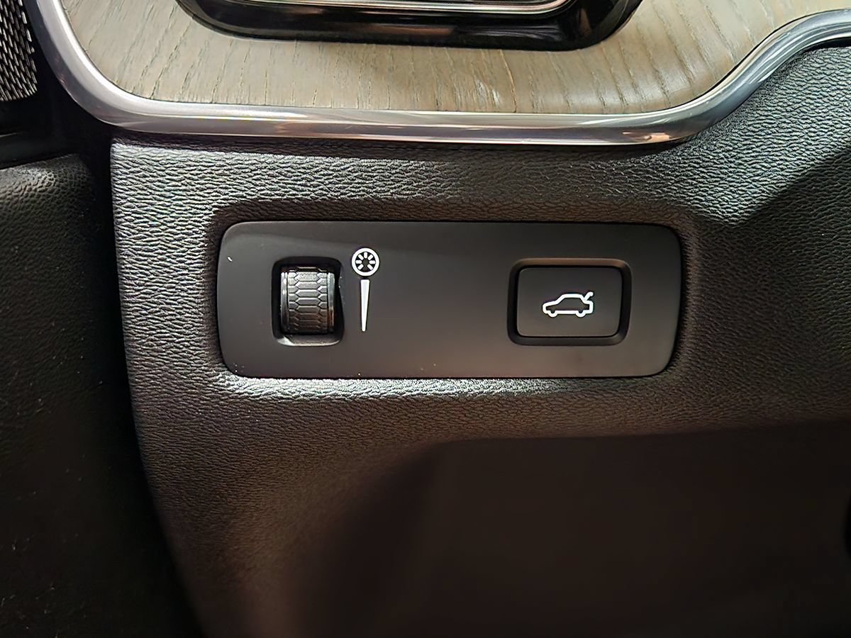 Used 2020 Volvo XC60 T6 Inscription w/ Protection Package Premier AWD/4WD image 39