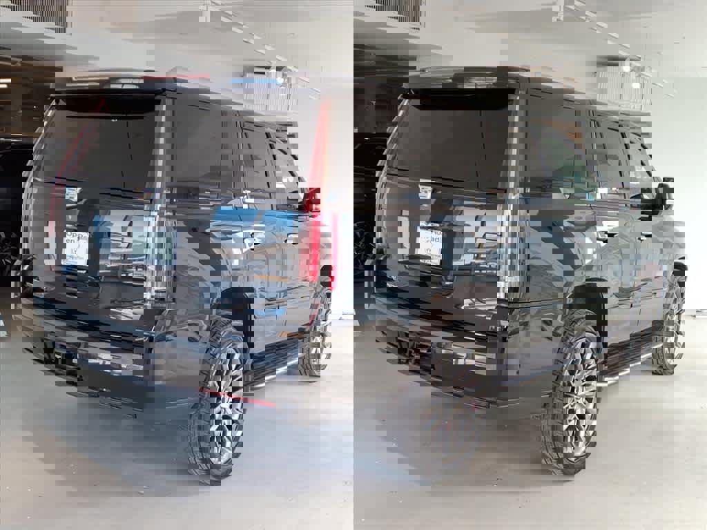 Used 2020 Cadillac Escalade Luxury w/ Escalade Sport Edition image 4