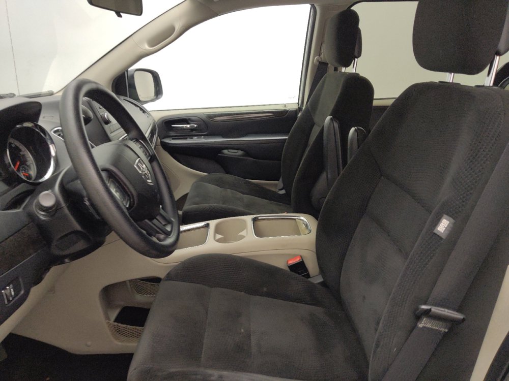 Used 2016 Dodge Grand Caravan SXT FWD image 17