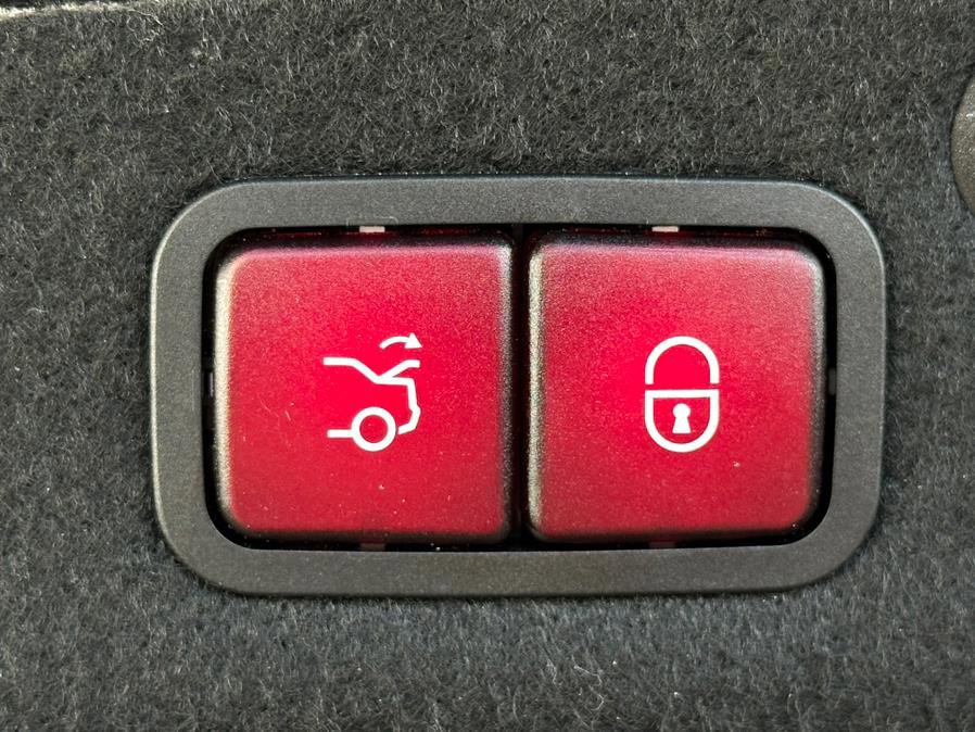 Used 2020 Mercedes-Benz C 300 C 300 4MATIC Sedan image 49