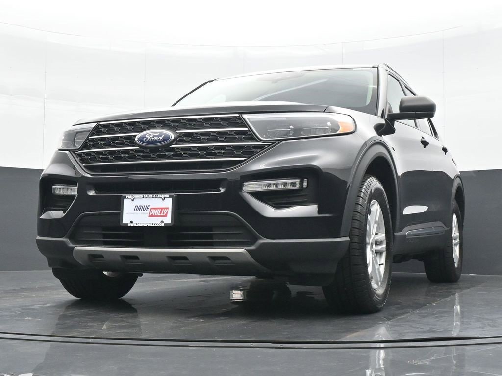 Used 2022 Ford Explorer XLT w/ Equipment Group 202A image 16