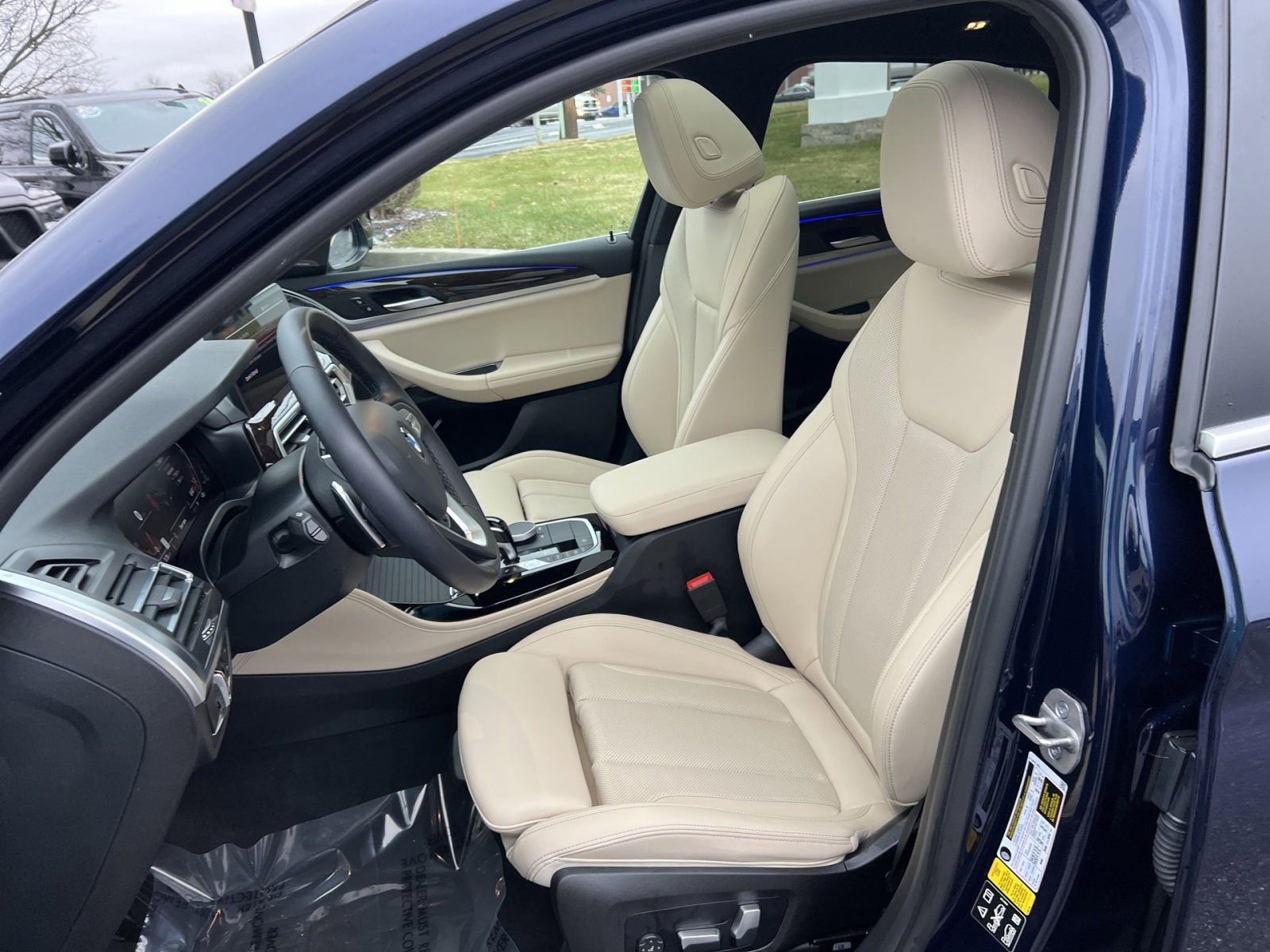 Used 2023 BMW X4 xDrive30i w/ Premium Package image 13