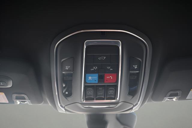 New 2025 Jeep Grand Cherokee Limited w/ Black Appearance Package image 24