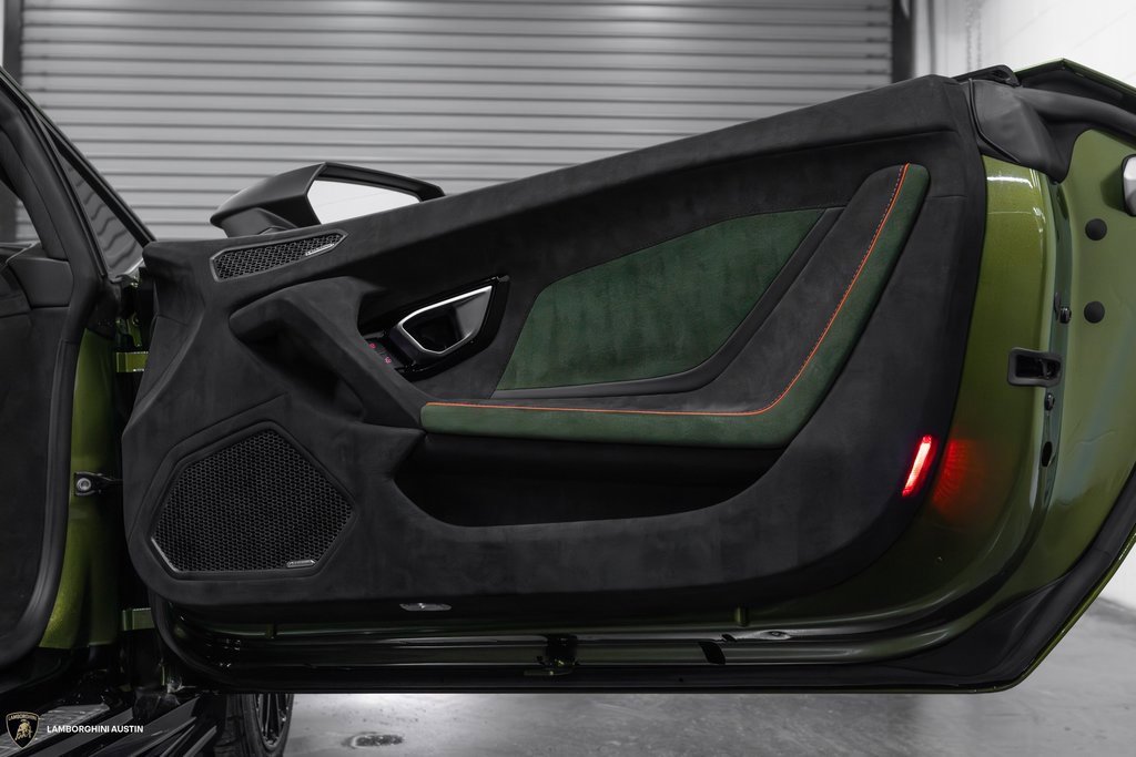 Used 2024 Lamborghini Huracan Sterrato image 38