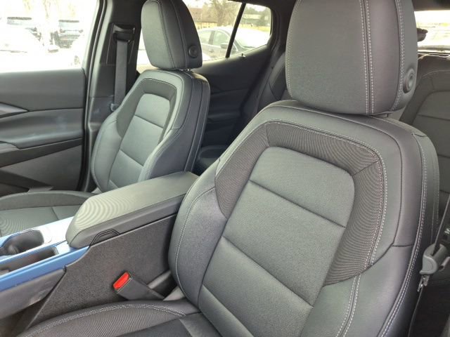 Used 2025 Chevrolet Equinox EV LT w/ Convenience Package image 2