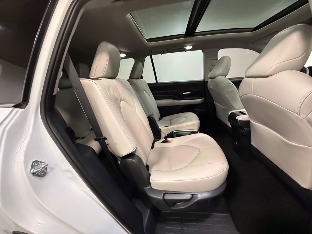 Used 2024 Toyota Grand Highlander AWD image 14