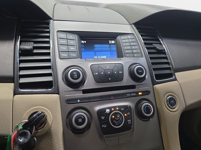 Used 2017 Ford Taurus SE image 19