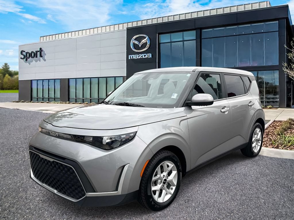 Used 2023 Kia Soul LX w/ Option Group 015 FWD image 8