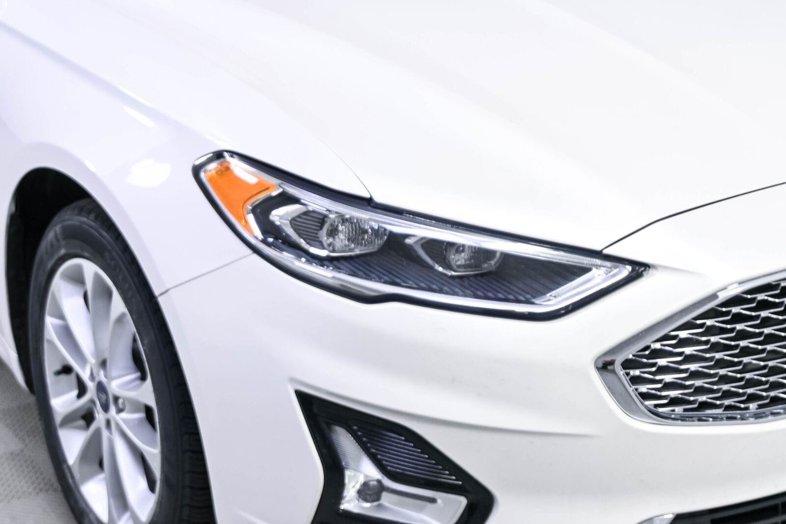 Used 2019 Ford Fusion Energi Titanium FWD image 33