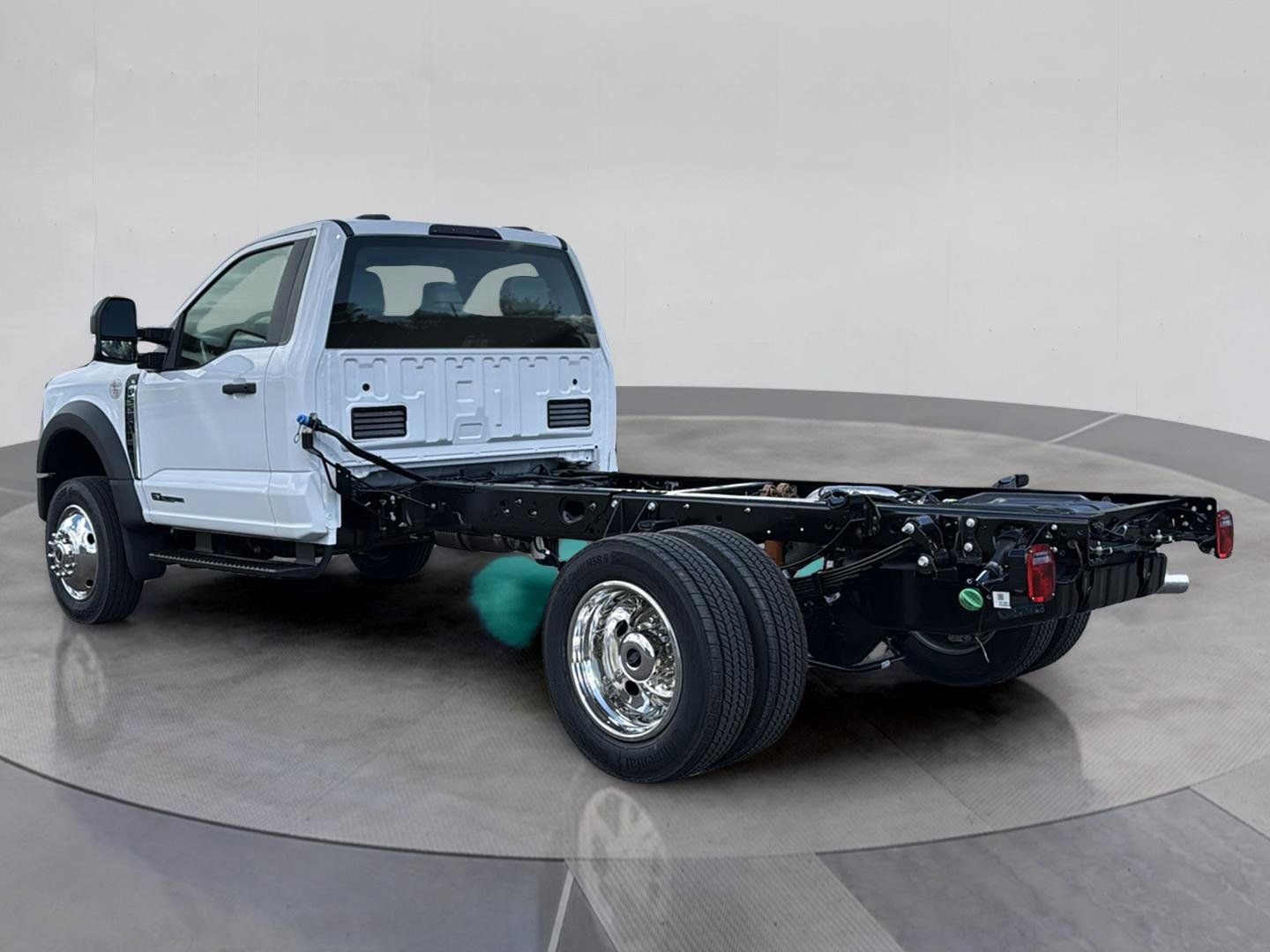 New 2026 Ford F550 4x4 Regular Cab Super Duty w/ XL Chrome Package image 4