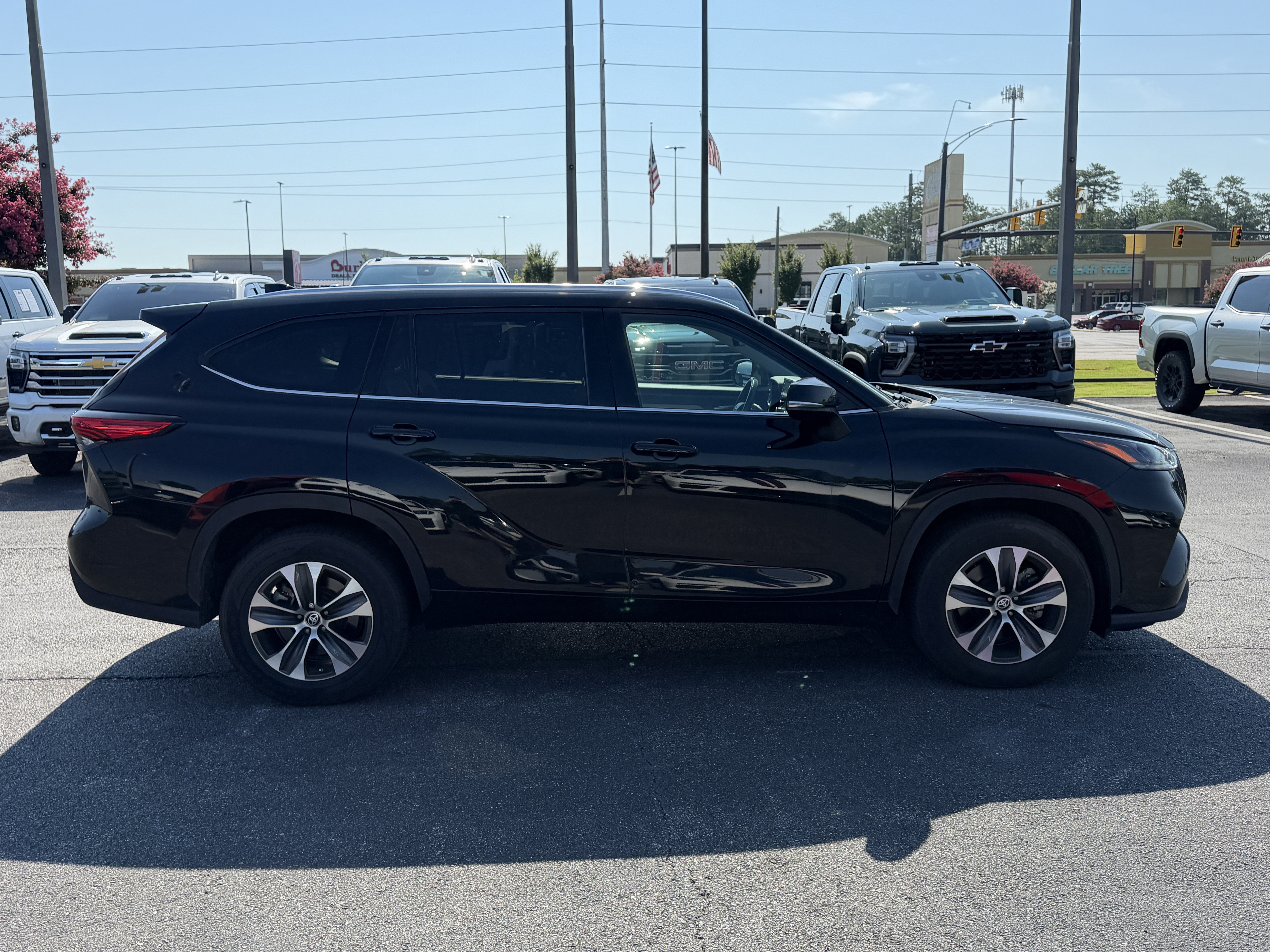Used 2021 Toyota Highlander XLE FWD image 12