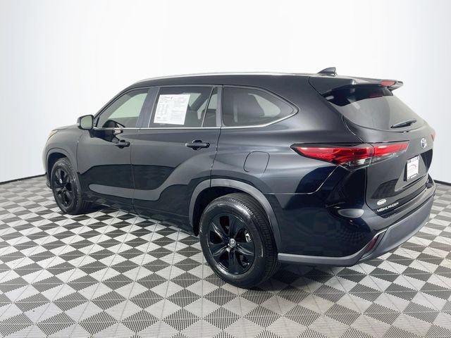 Used 2023 Toyota Highlander Bronze Edition FWD image 6