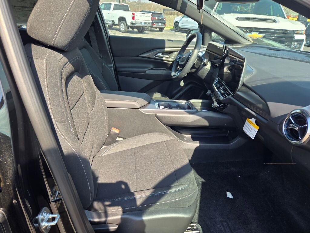 New 2026 Chevrolet Equinox EV LT image 4