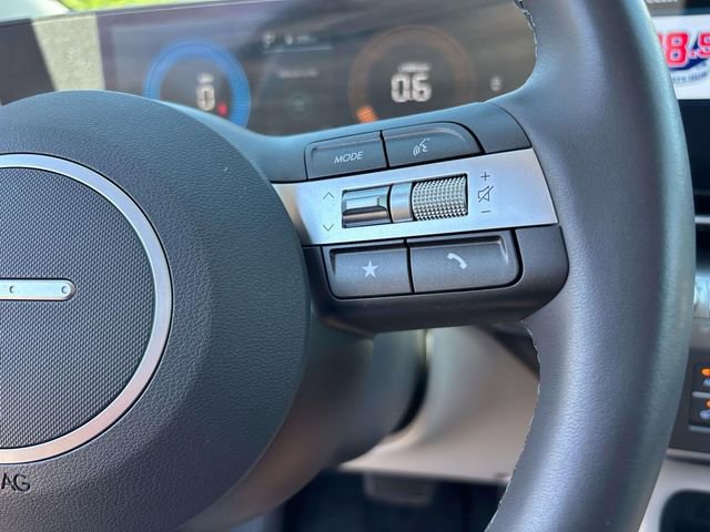 Certified 2025 Hyundai Kona SEL AWD/4WD image 18