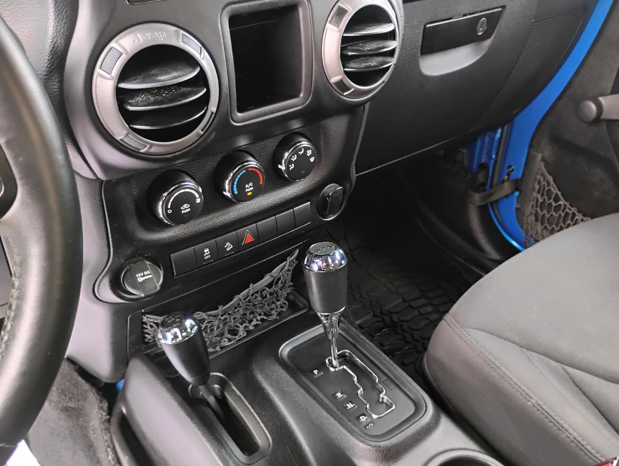 Used 2015 Jeep Wrangler Sport image 89