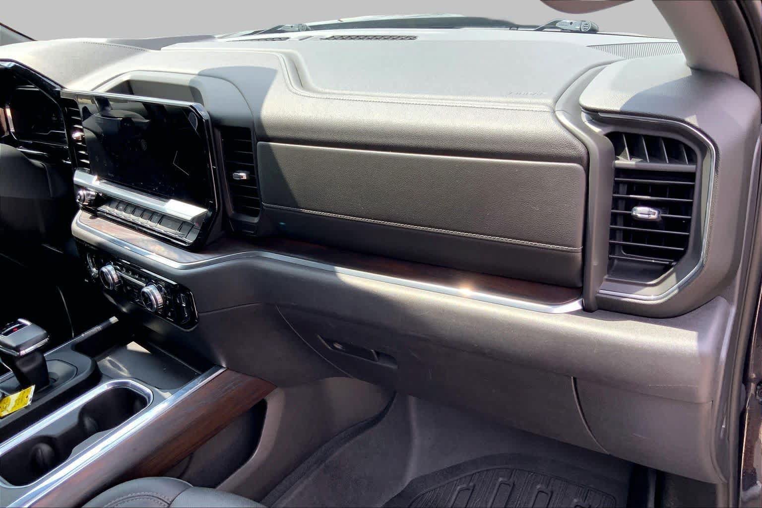 Used 2023 GMC Sierra 1500 SLT AWD/4WD image 18