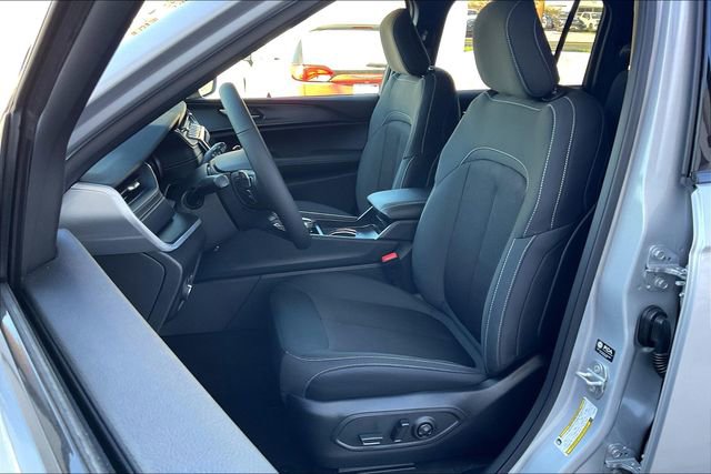 New 2025 Jeep Grand Cherokee Laredo X w/ Luxury Tech Group I image 8