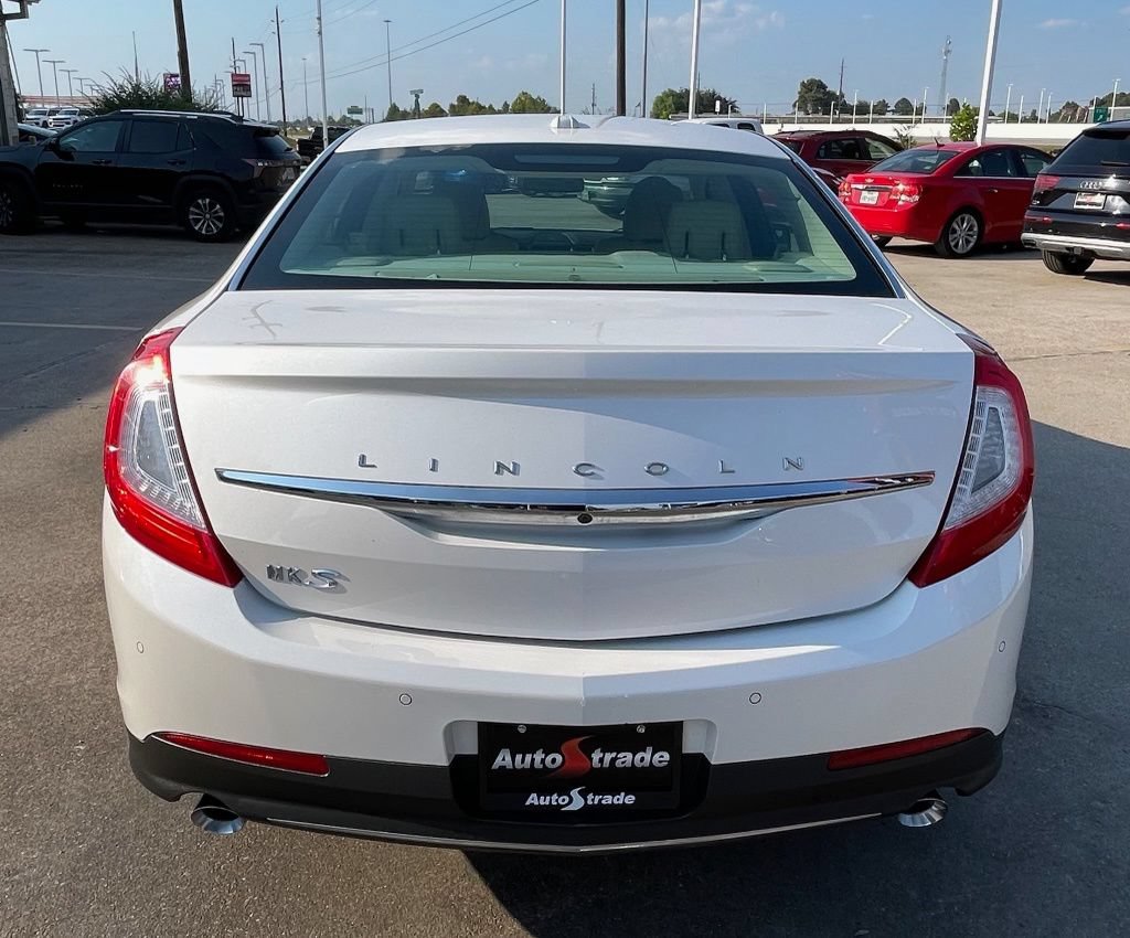 Used 2016 Lincoln MKS w/ Equipment Group 101A FWD image 9