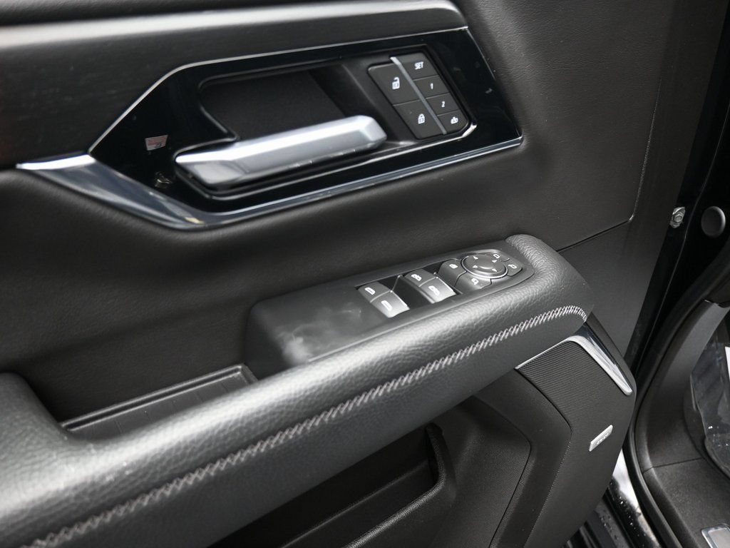 Used 2025 GMC Yukon Denali AWD/4WD image 12