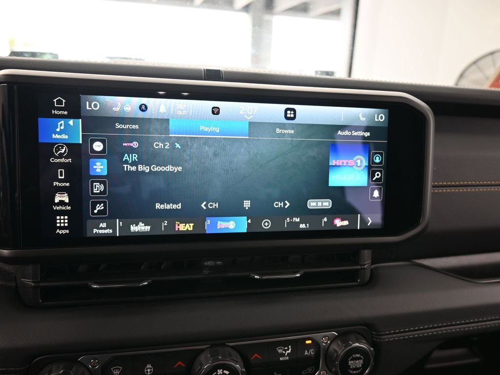 Used 2024 Jeep Gladiator Sport w/ Premium Package image 22