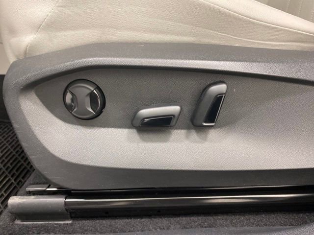 Used 2023 Volkswagen Tiguan SE image 14